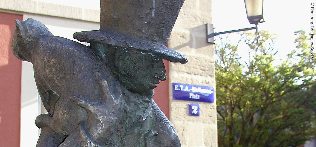 E.T.A.Hoffmann-Statue vor dem Theater (Bamberg, Steigerwald)