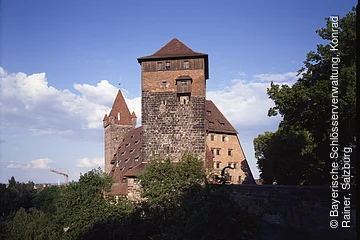 Nürnberg, Kaiserburg, Fünfeckturm, Kaiserstallung und Luginsland, Blick nach Südosten