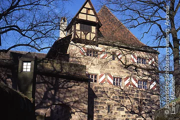 Nürnberg, Kaiserburg, Burgamtmannswohnung, im Hintergrund Fünfeckturm