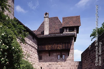 Nürnberg, Kaiserburg, Burggrafenburg, Burgamtmannswohnung und Vestnertor, Blick nach Norden