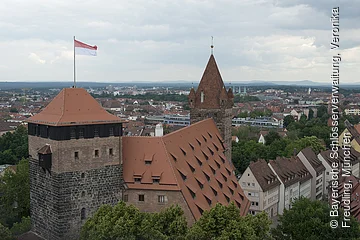 Nürnberg, Kaiserburg, Blick vom Sinwellturm Richtung NO auf Fünfeckturm, Kaiserstallung und Luginsland