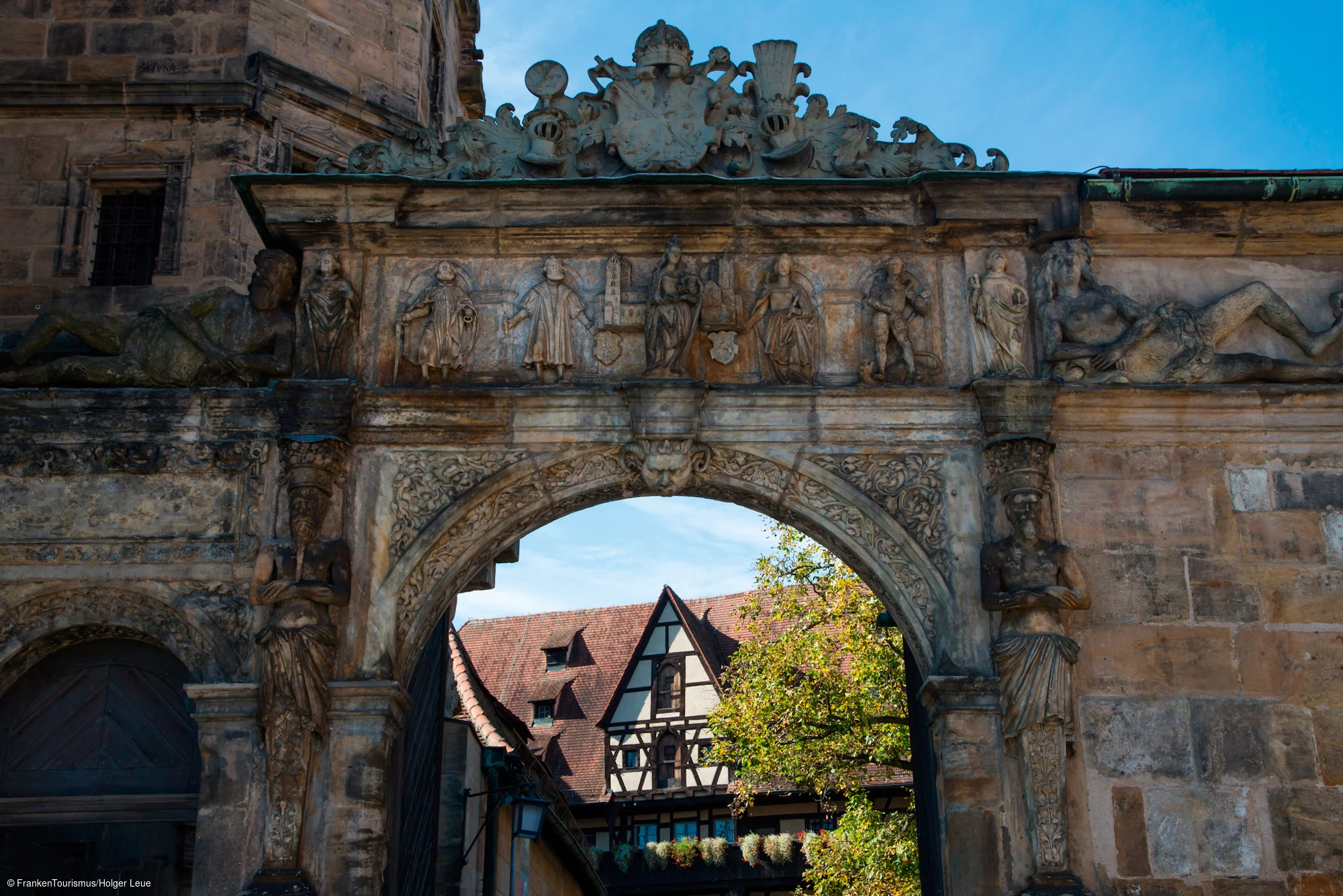 Torbogen zur Alten Hofhaltung