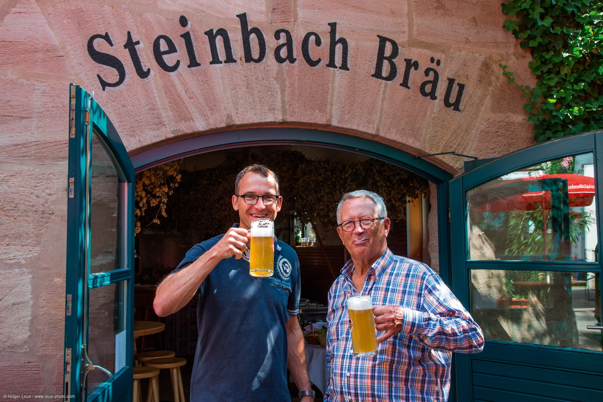 Braumeister Christoph und Dieter Gewalt von der Steinbach Bräu