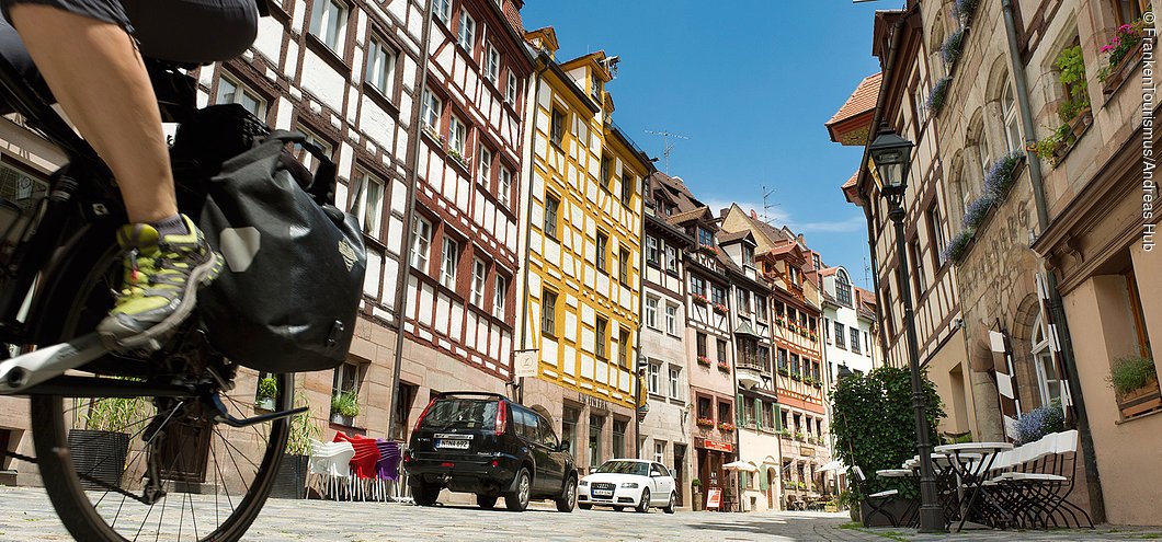 Radfahren in der Altstadt (Fürth, Städteregion Nürnberg)