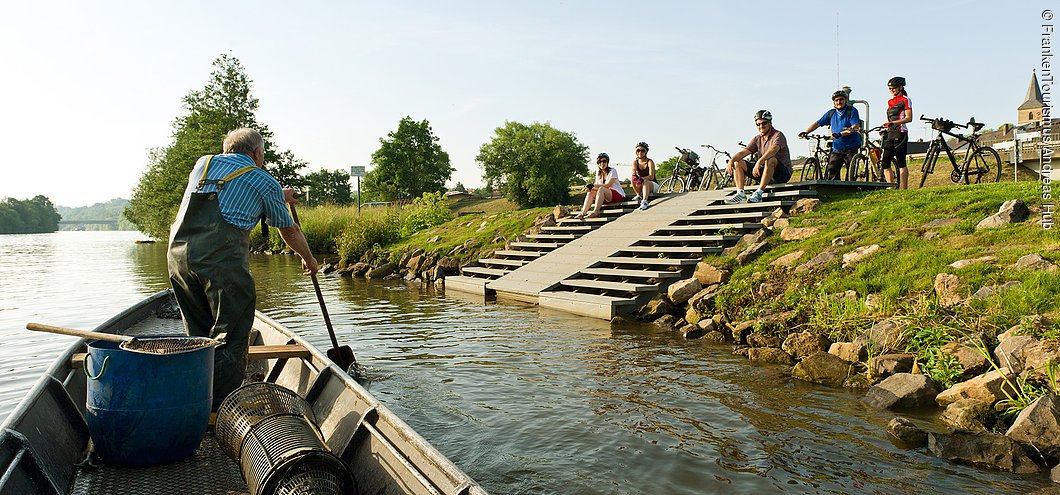 Bischberger Fischer im Schelch auf der Regnitz