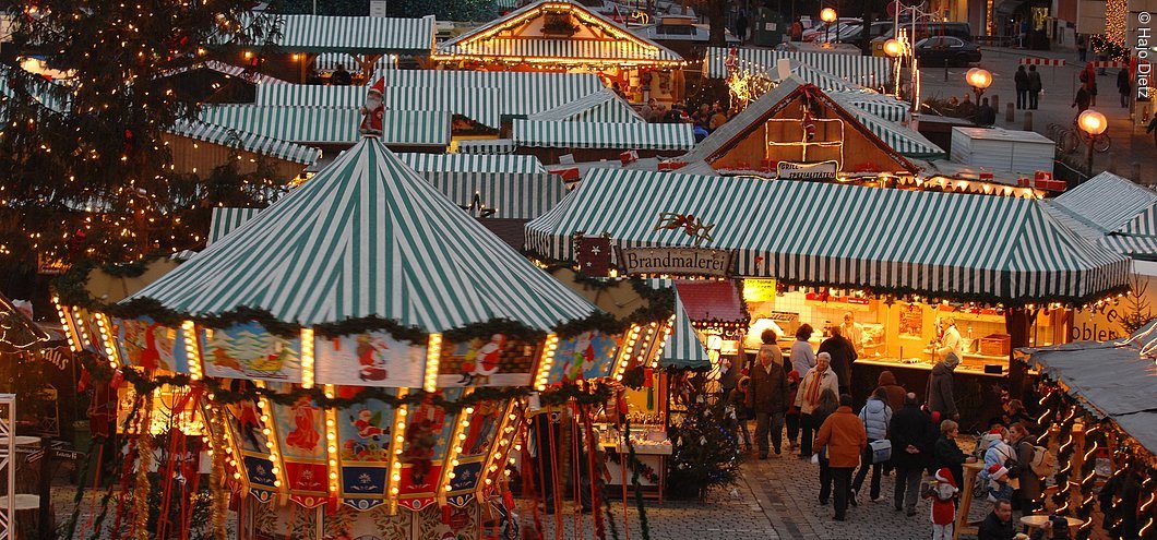 Weihnachtsmarkt und Mittelaltermarkt auf der Fürther Freiheit ...