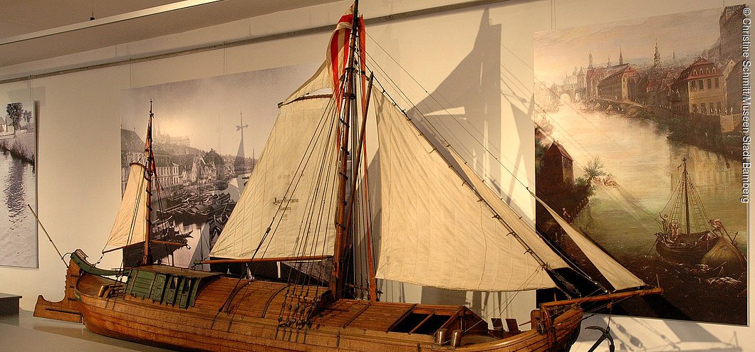 Modell eines Rangschiffes in der Ausstellung Lebensader Regnitz im Historischen Museum Bamberg